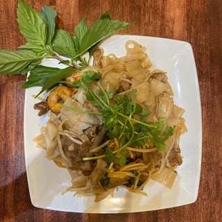 N17 - Drunken Noodles / Hủ Tiêu Xào Thái Lan
