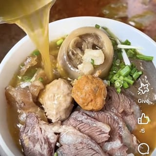 N1 - Hue Spicy Noodle Soup - Bún Bò Huế